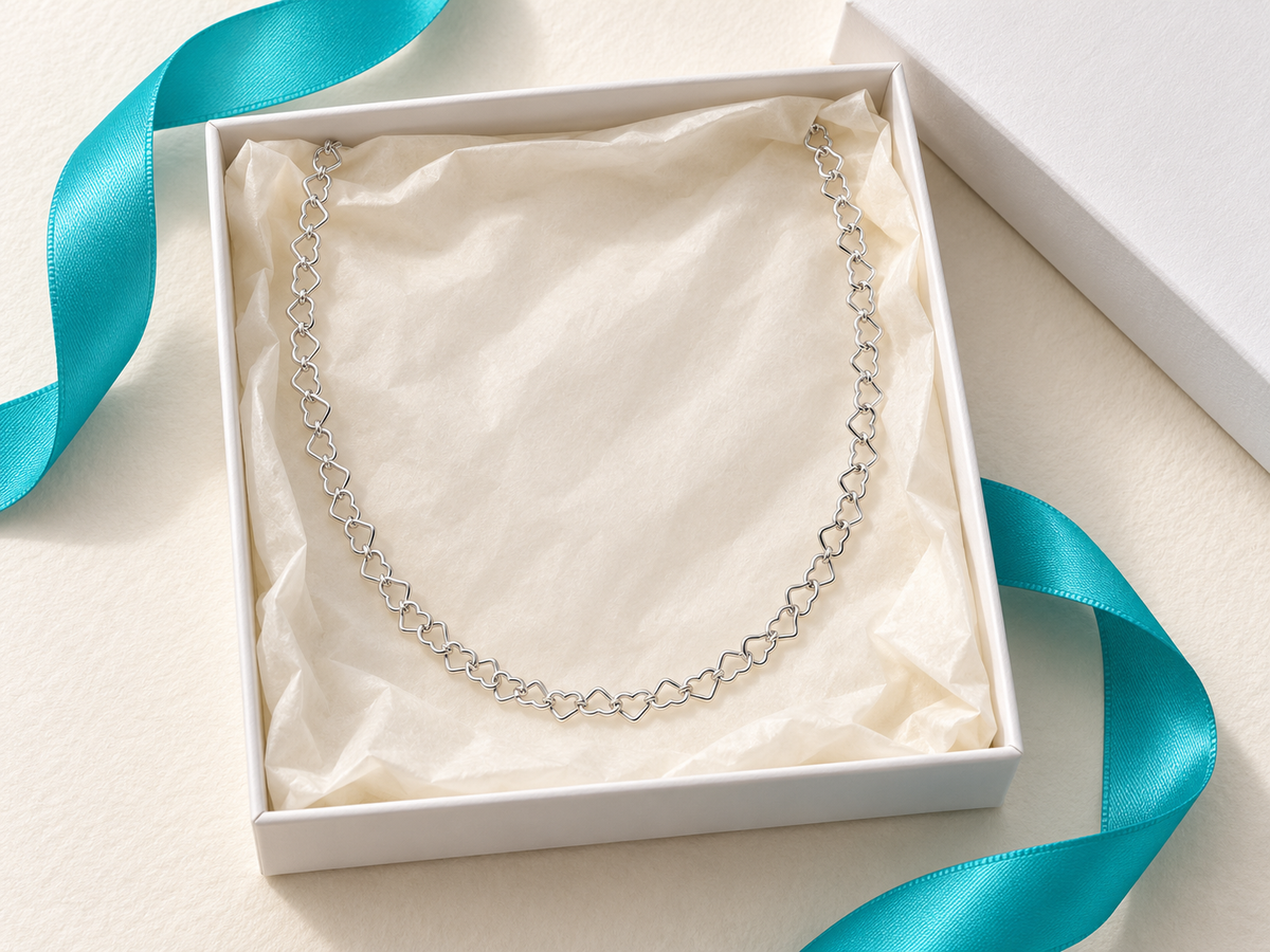 Collier Herz aus 925 Silber in einer Geschenkbox mit türkisfarbener Schleife